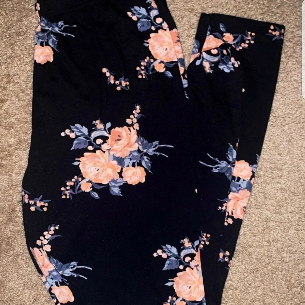 NWOT Women's Leggings Size Medium
